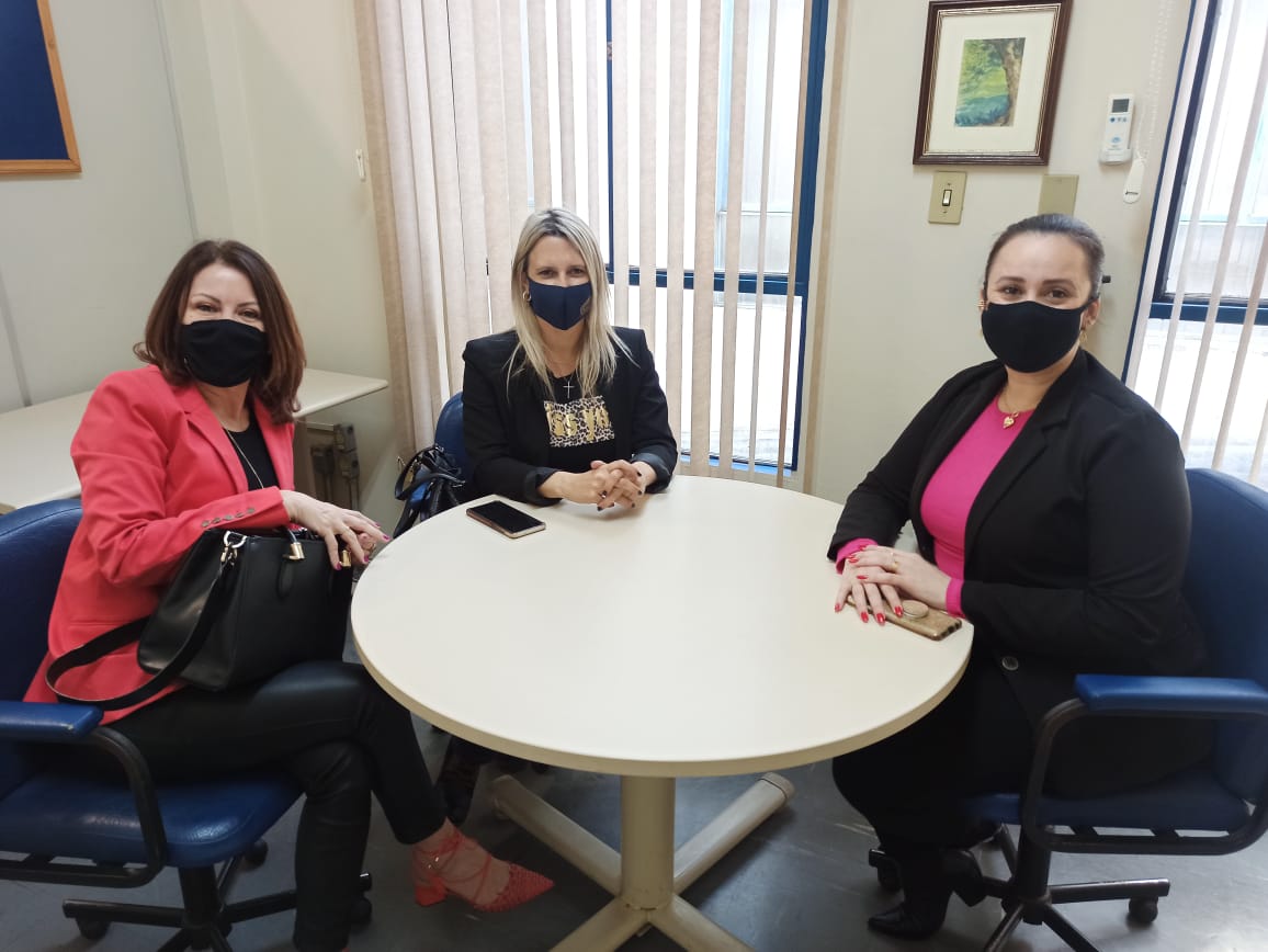 Procuradoria da Mulher recebe servidoras da Corsan